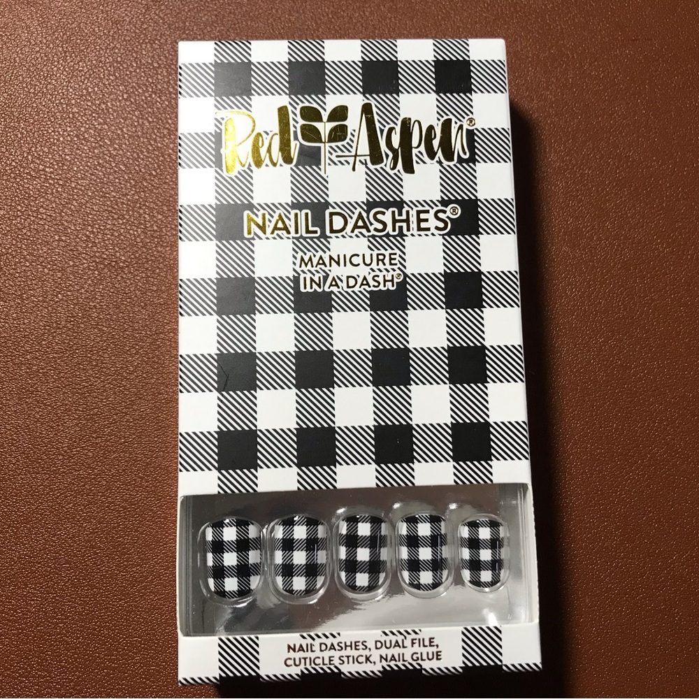 Short Square Press On Nails New In Box Jeanne’s Gingham